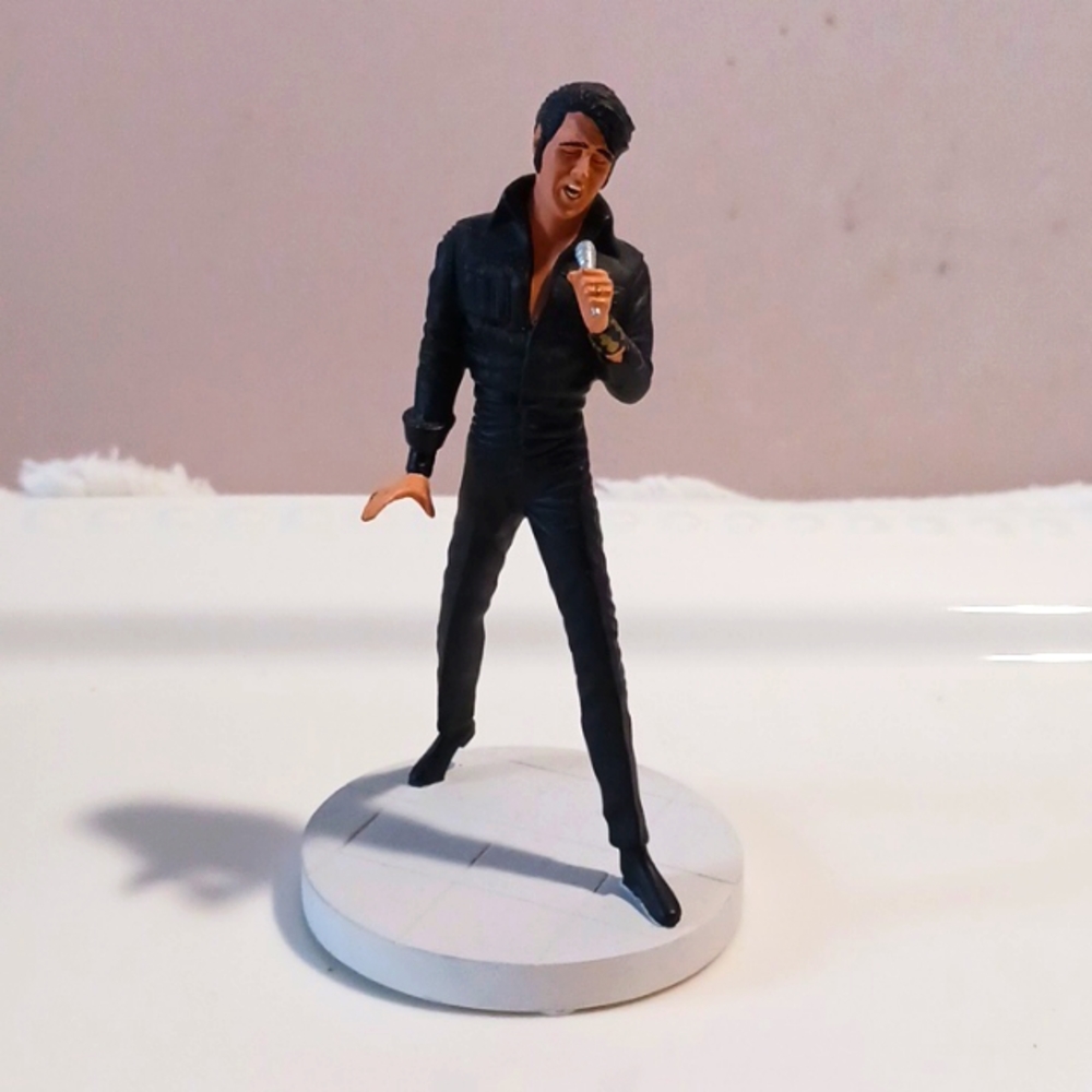 ELVIS PRESLEY The Art Of Sport Collectable Figurine 👑 Limited Edition - Picture 2 of 12